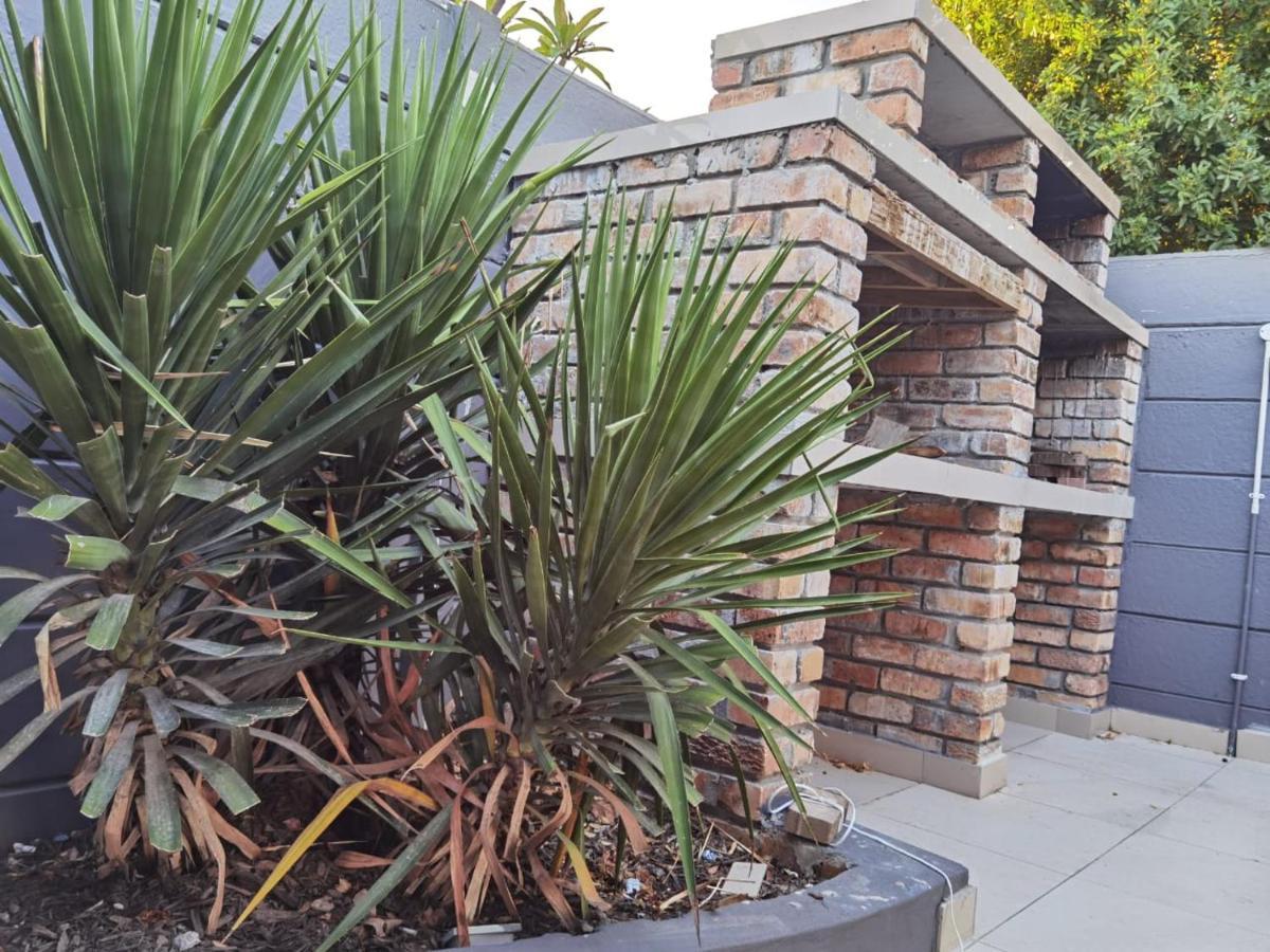בלוויל Victoria Guest Lodge מראה חיצוני תמונה