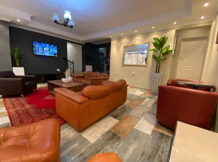בלוויל Victoria Guest Lodge מראה חיצוני תמונה