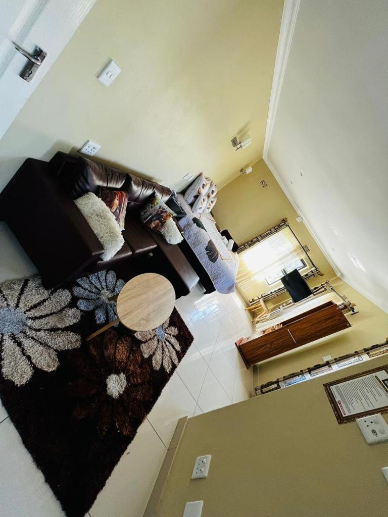 בלוויל Victoria Guest Lodge מראה חיצוני תמונה