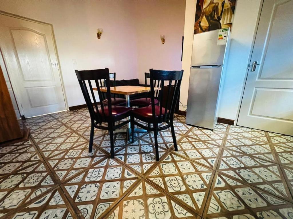 בלוויל Victoria Guest Lodge חדר תמונה